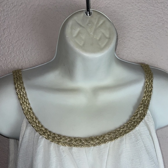 white lightweight vacation summertime dress - Picture 3 of 7